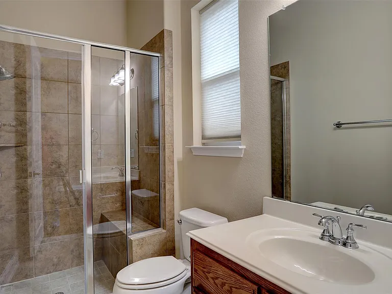 1043 Kenilworth St — Photo 21