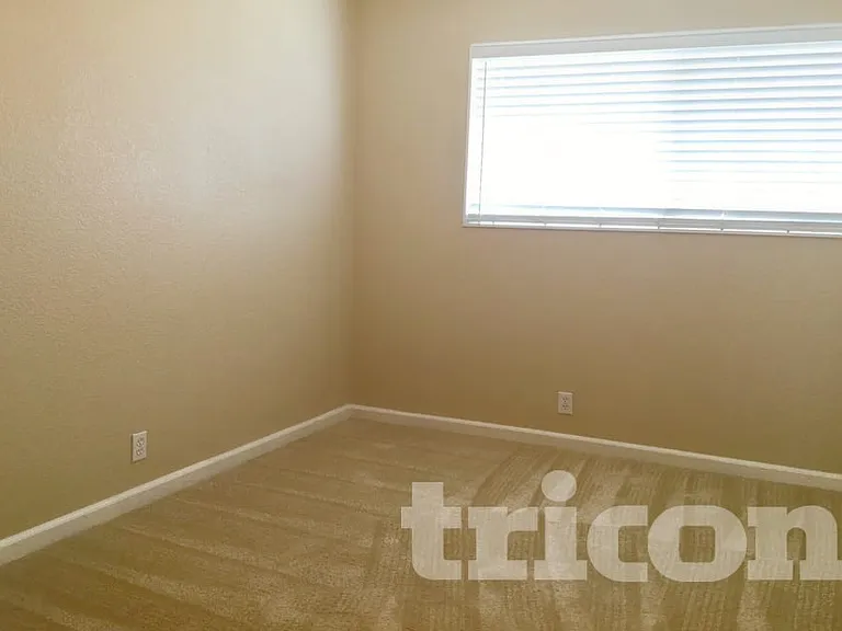 1036 Nightingale Ct — Photo 5