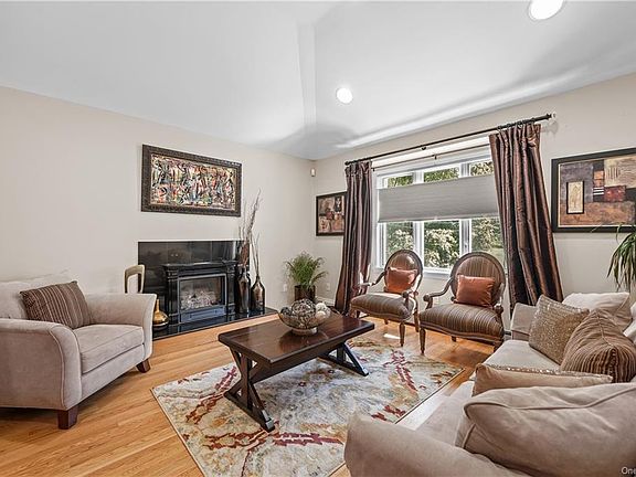 5th image of 131 Walworth Ave