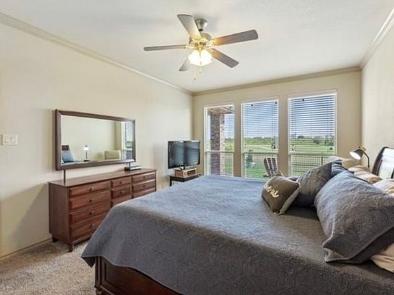 5th image of 15808 Carlton Oaks Dr