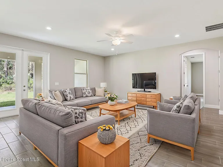 758 Bryant Rd SW — Photo 5