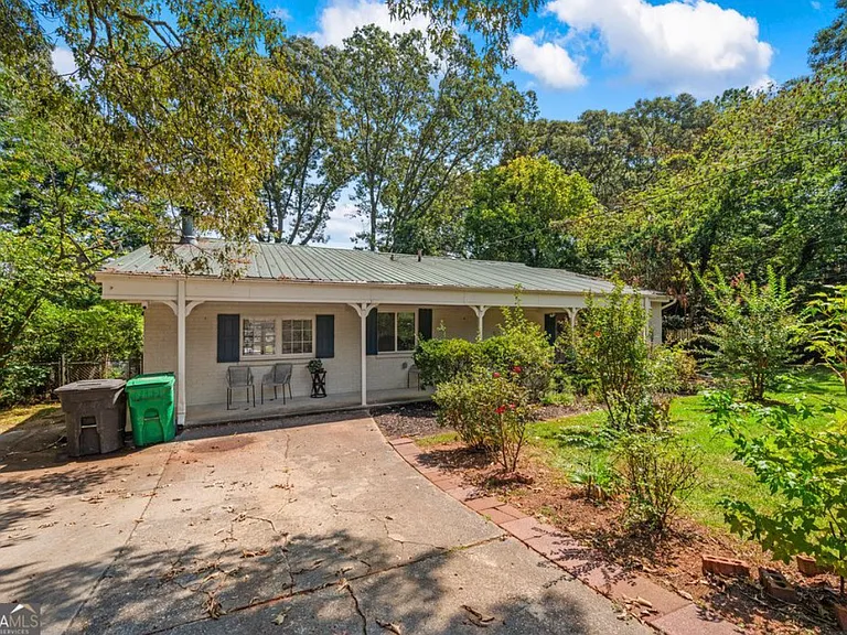 3175 Westwood Dr — Photo 6