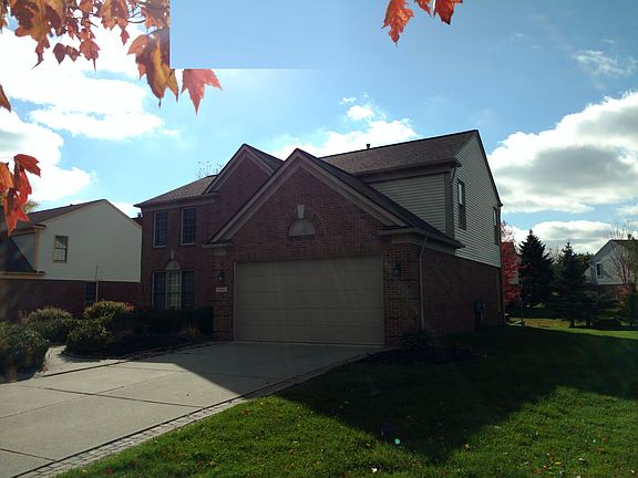 3rd image of 1948 Bloomfield Oaks Dr