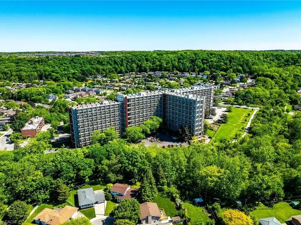 350 Quigley Rd #435, Hamilton, ON L8K 5N2