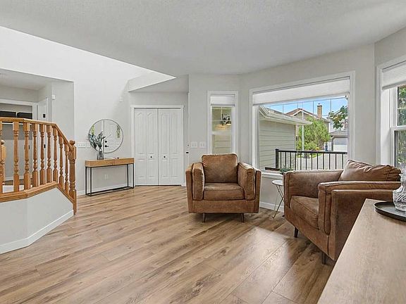 4th image of 105 NE Chaparral Ct SE