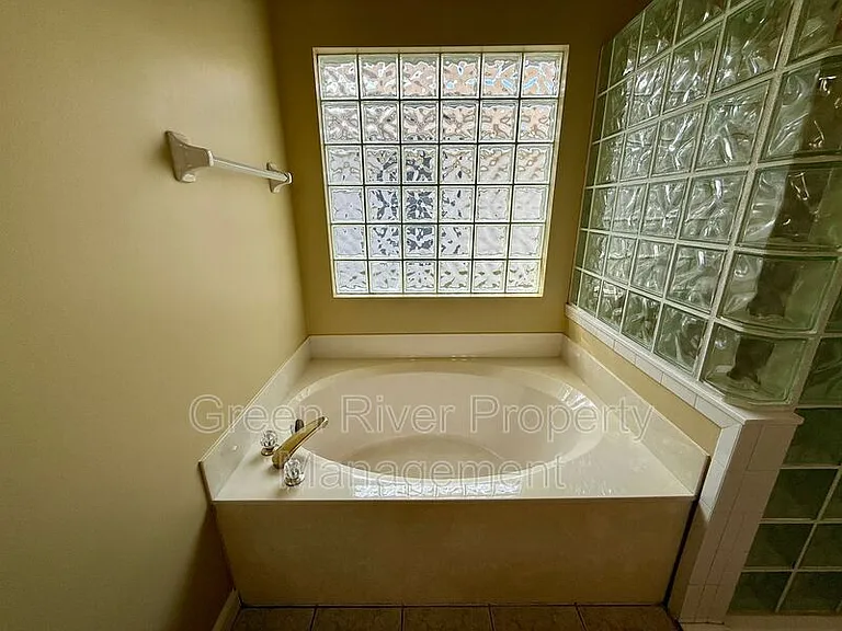 8716 Canopy Oaks Dr — Photo 34