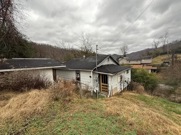 56 Cemetery Hill Road, Henlawson, WV 25547