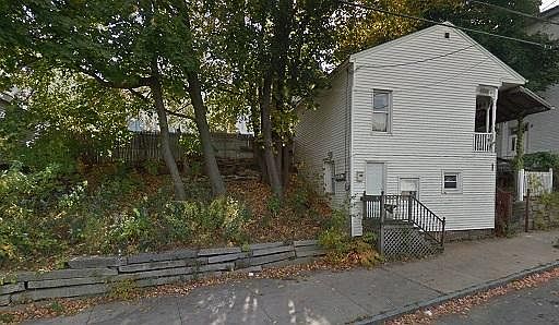 2nd image of 192 Grant St #3