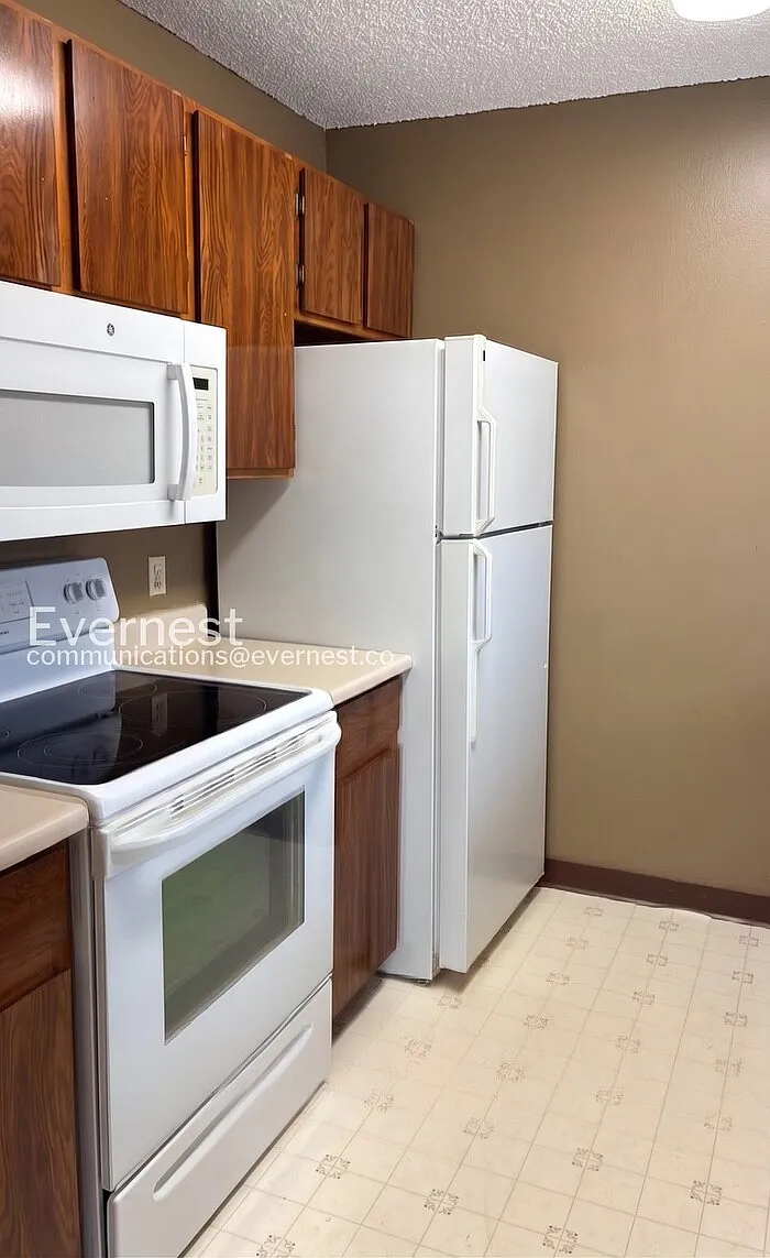 2 bed, 1.0 bath, 805 sqft, $1,447 — Photo 3