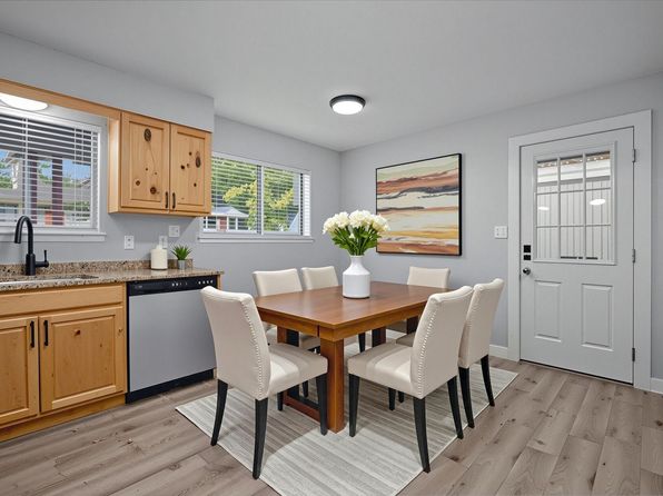 1074 Cedar Way #203