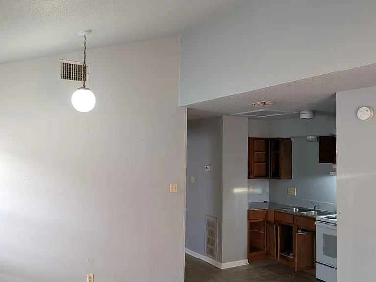 4123 Old Hearne Rd #B — Photo 10