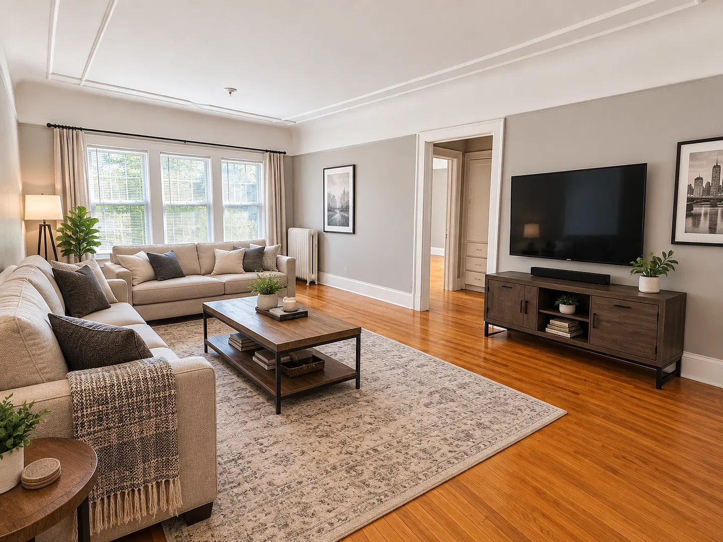 1022 Osceola Ave — Photo 2