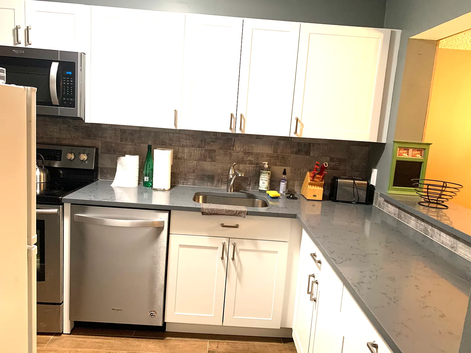 1 bed, 781 sqft, $1,800 — Photo 2