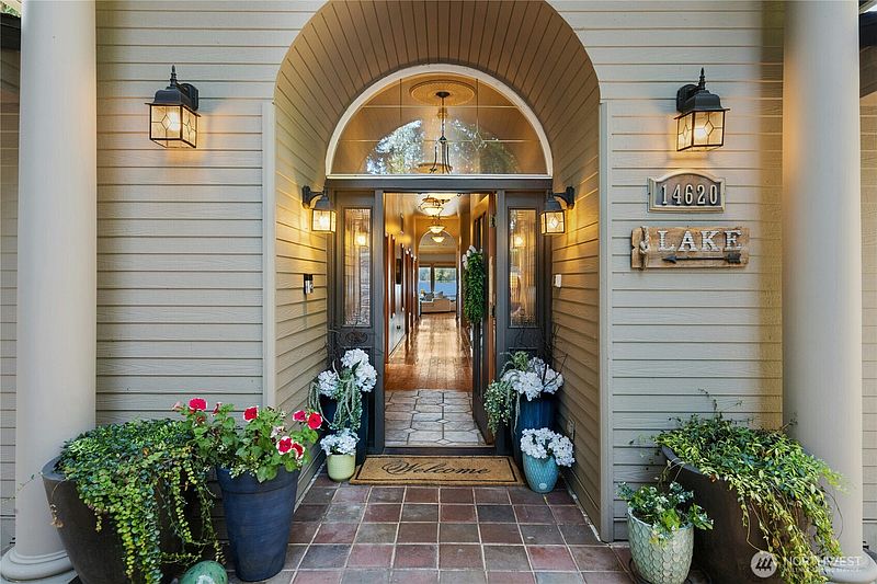 4th image of 14620 W Lake Goodwin Road