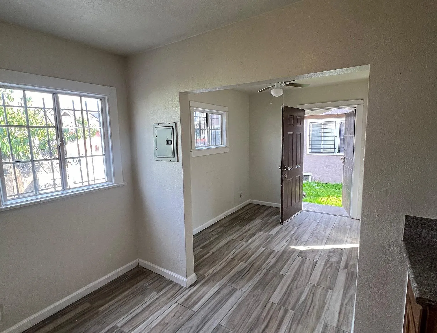 1 bed, 450 sqft, $1,599 — Photo 2