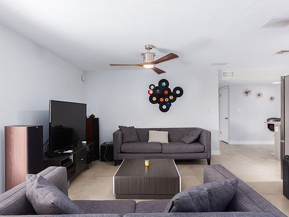 3rd image of 2239 W Aster Dr