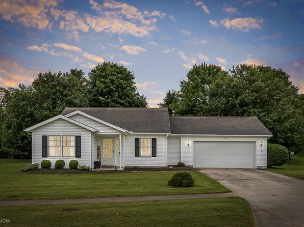 110 Parkside Dr, Creston, OH 44217