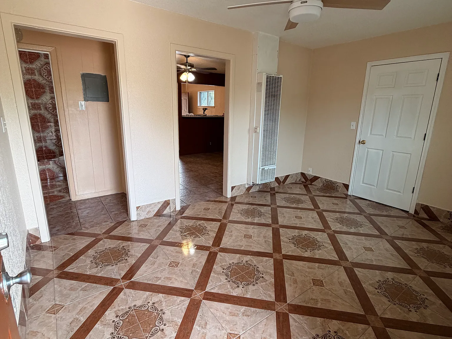 2 bed, 1048 sqft, $1,400 — Photo 2
