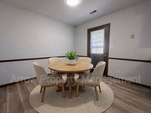 4th image of 535 S Oak St APT 2