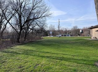 807 Menominee Dr, Lake In The Hills, IL 60156