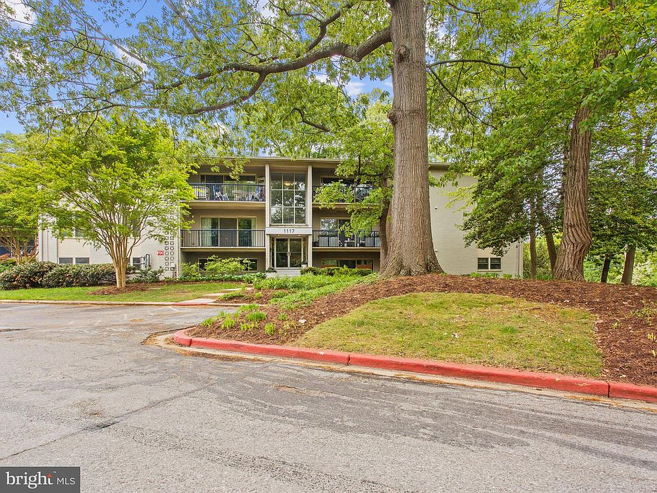 1st image of 1117 Primrose Ct APT 301