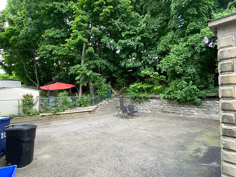 22 Brooks St — Photo 17