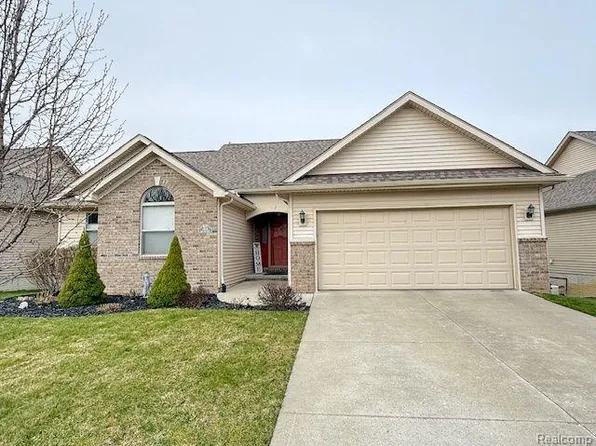 1404 Mallard Dr, Burton, MI 48509