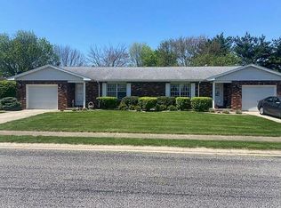 3A-3B Appomatox Ave, Jacksonville, IL 62650
