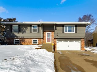 3422 Chimney Rock Rd, Manhattan, KS 66503