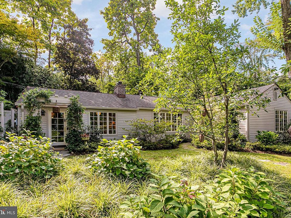 1st image of 60 Harriet Dr