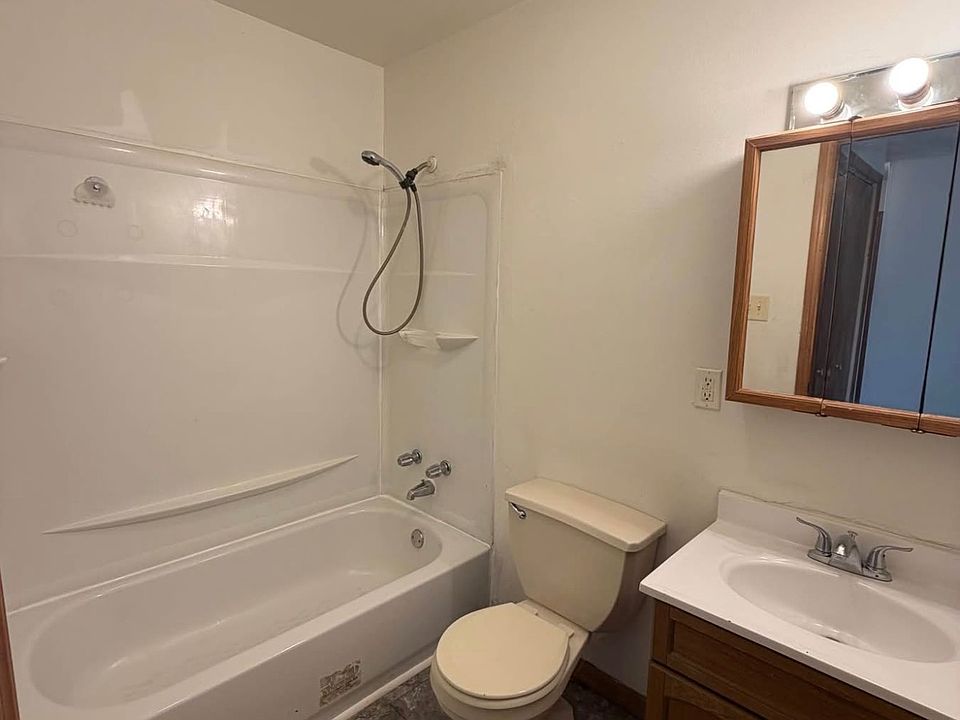 2nd image of 5477 Aspen Ave