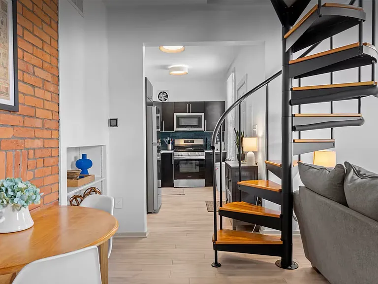 5615 Howe St #2 — Photo 4