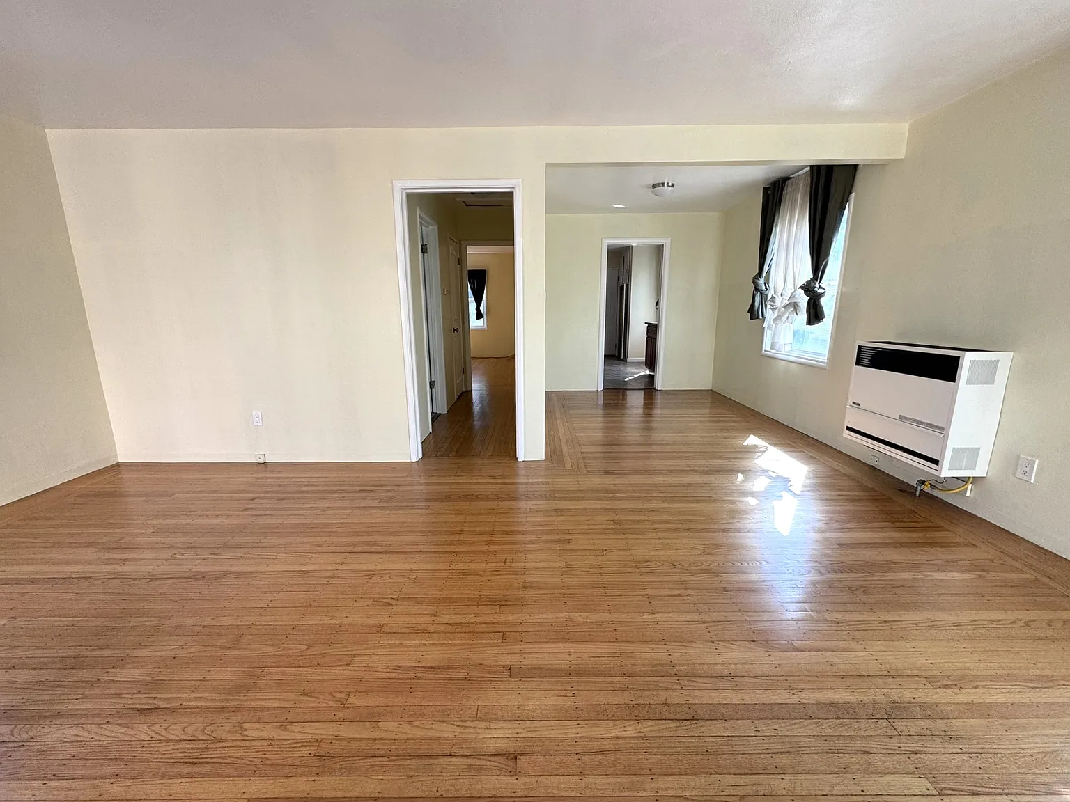 1 bed, 700 sqft, $1,950 — Photo 4