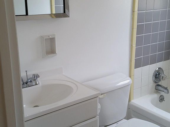 5th image of 8222 Chesswood Dr #1