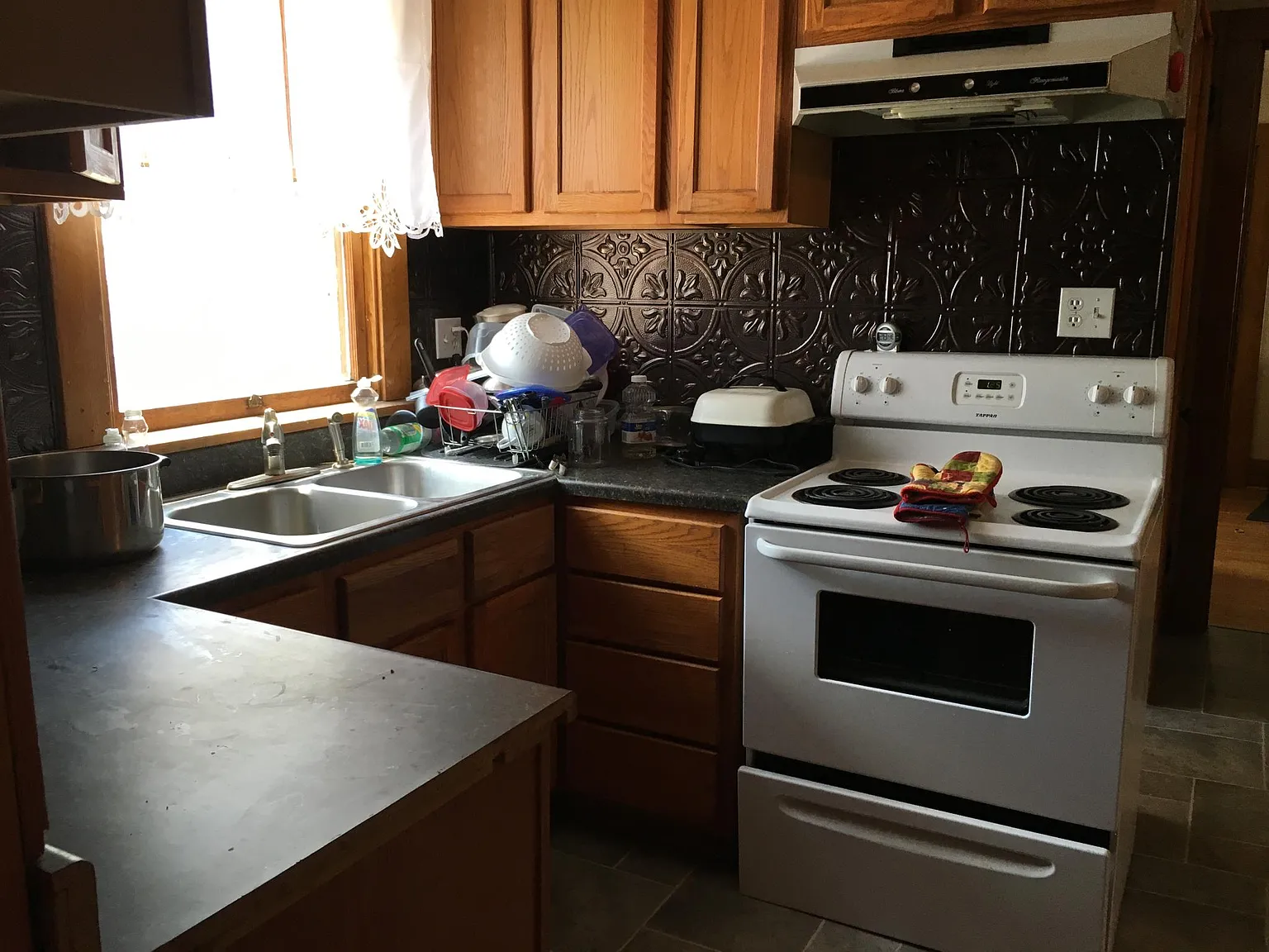 4 bed, 1891 sqft, $2,800 — Photo 3
