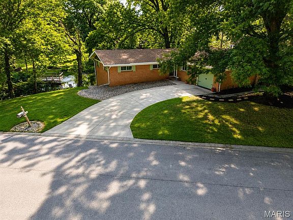 4th image of 3832 Tanbark Dr