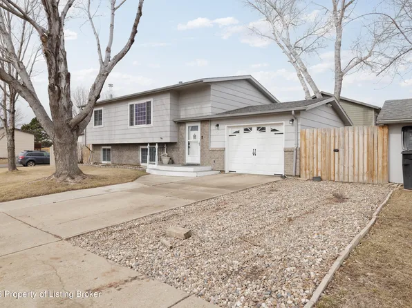 127 17th St E, Dickinson, ND 58601