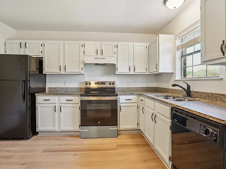 509 Polk St #A — Photo 12