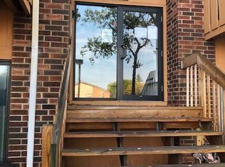 718 Rodenburg Rd APT 305, Roselle, IL 60172