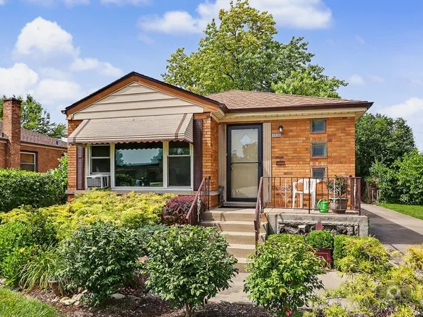 4996 Wick Dr, Oak Lawn, IL 60453