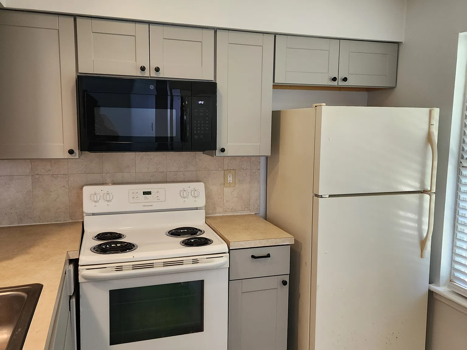 2 bed, 1088 sqft, $2,142 — Photo 2