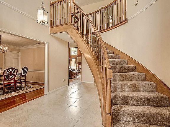 4th image of 22818 Spatswood Ln