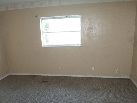 3rd image of 6604 NW 76th Ct