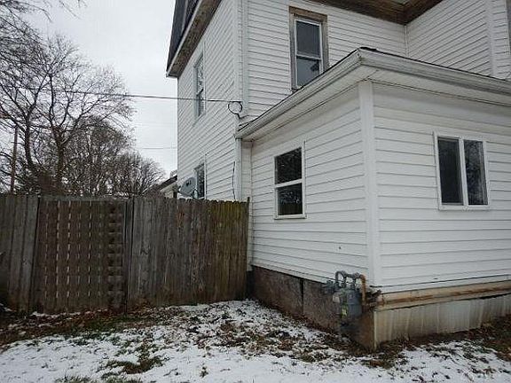4th image of 224 E 5th St