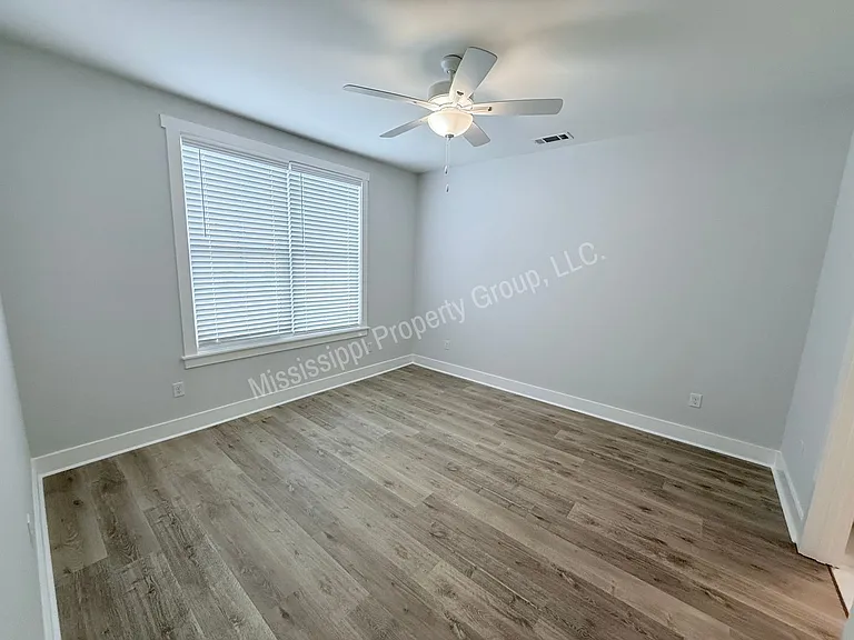 613 Miramar Ln — Photo 10