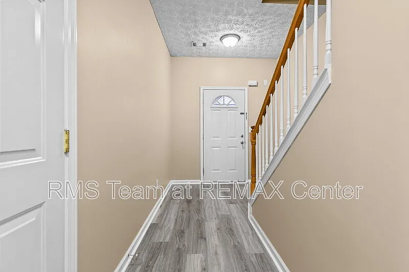 3 bed, 2.5 bath, 1692 sqft, $1,795 — Photo 3
