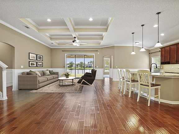 5th image of 108 Quail Creek Cir