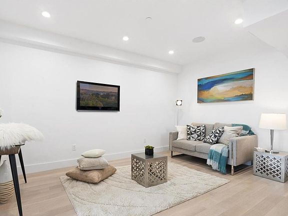 3rd image of 730 Prospect Pl APT 2R