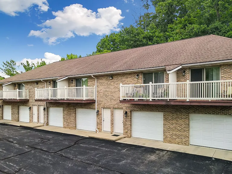 Long Drive Townhomes - Greater Akron — Photo 4