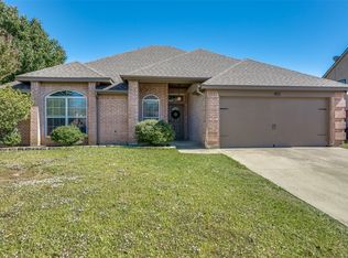 402 Taos Ct E, Aledo, TX 76008